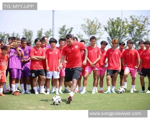 以颜值与实力并存的足球帅气球星为核心探索绿茵场的魅力风采