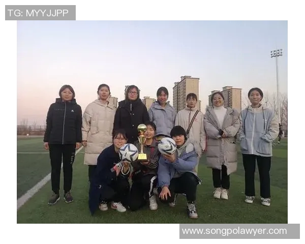 张足球球星勇夺赛场荣耀引领团队奋战再创辉煌